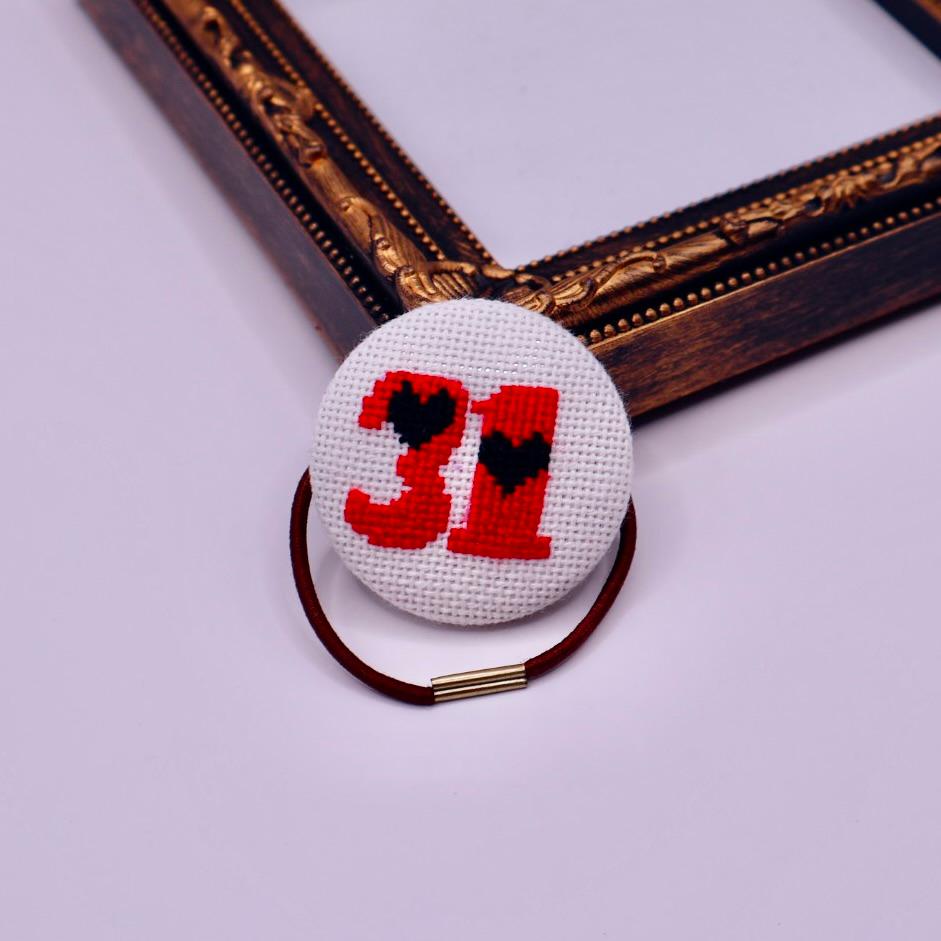 【番号オーダー可能】広島東洋カープ風カラー　くるみボタンのヘアゴム　クロスステッチ刺繍 | 2枚目